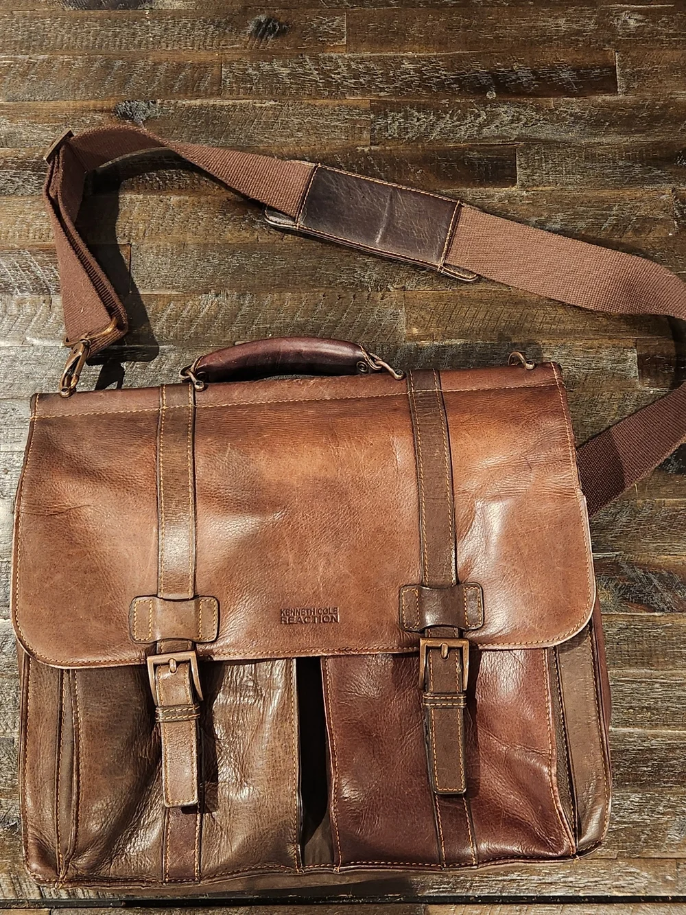 Kenneth Cole Reaction Leather Messenger Bag - Brown